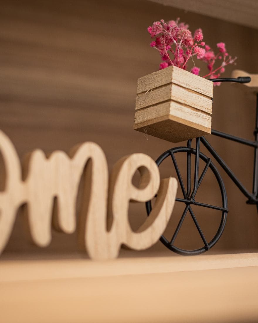 Interior de The Bad Wheel, una de las villas de Bike & Bed Arenal